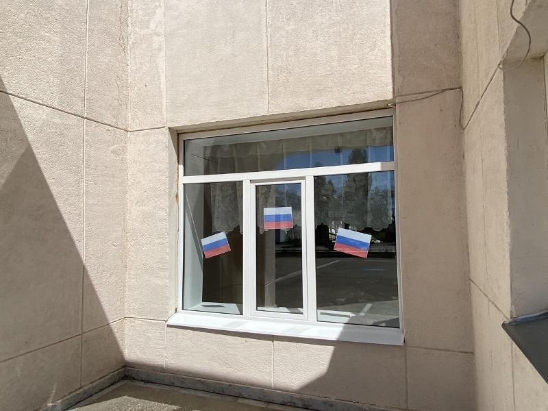 Оформленные окна ко Дню России.